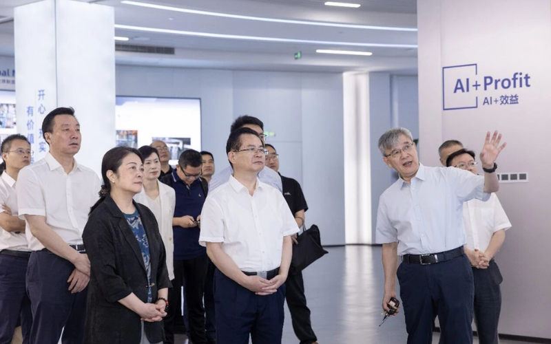 全国政协常委、民革中央副主席刘家强带队调研澳门博彩官方网站平台技术，共探人工智能与工业深度融合路径